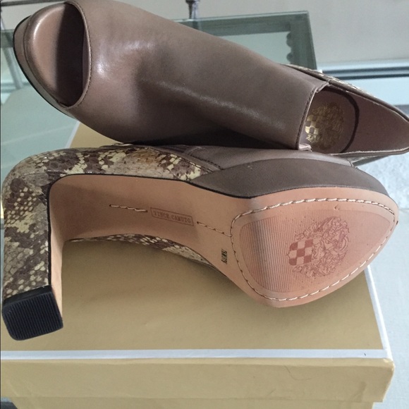 Vince Camuto shoe/sandal - Picture 2 of 3